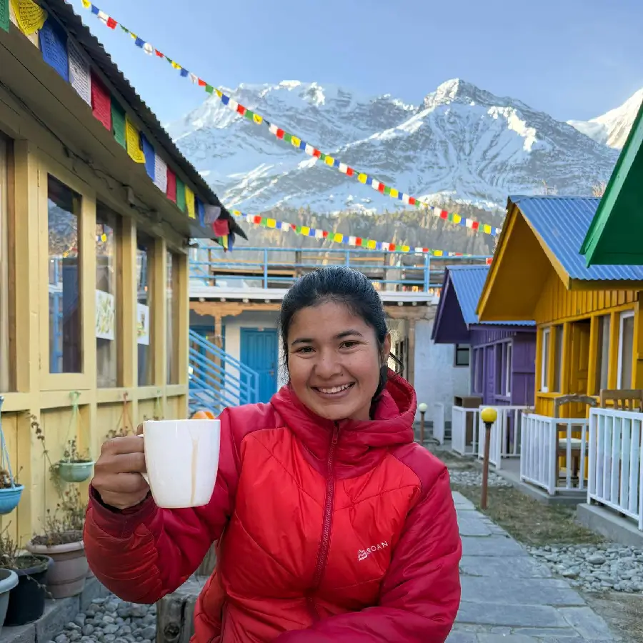 Muna Chiya travel influencer